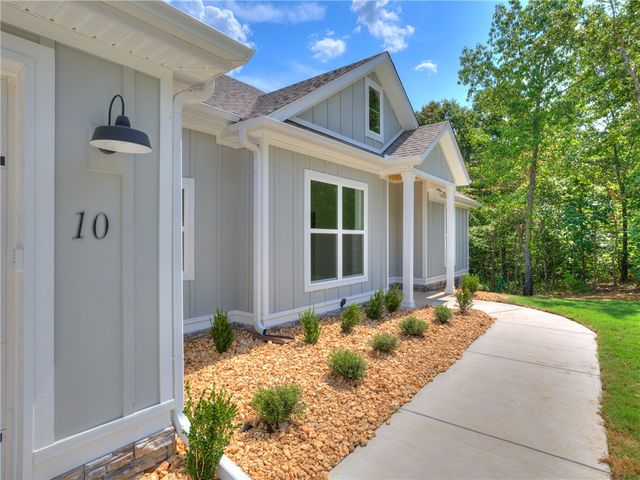 10 Errol Lane, Bella Vista, AR 72715