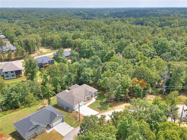 10 Errol Lane, Bella Vista, AR 72715