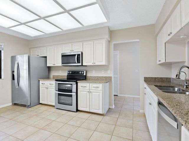 4372 TRAILS DRIVE 15-1, Sarasota, FL 34232