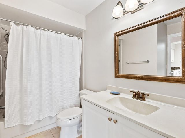 4372 TRAILS DRIVE 15-1, Sarasota, FL 34232