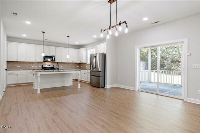 2104 Temple Hills Way, Fuquay Varina, NC 27526
