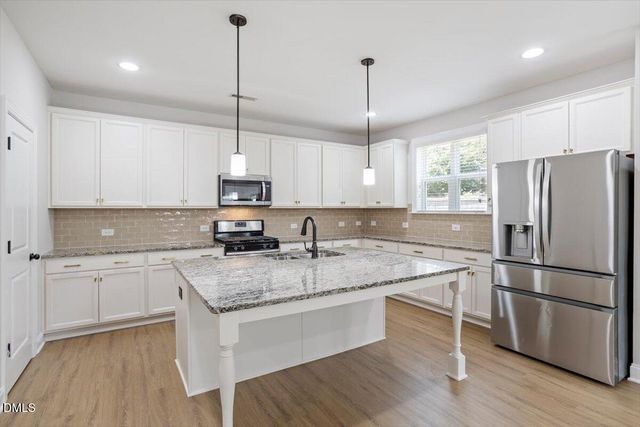 2104 Temple Hills Way, Fuquay Varina, NC 27526