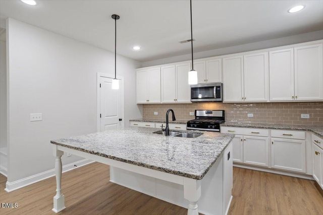 2104 Temple Hills Way, Fuquay Varina, NC 27526