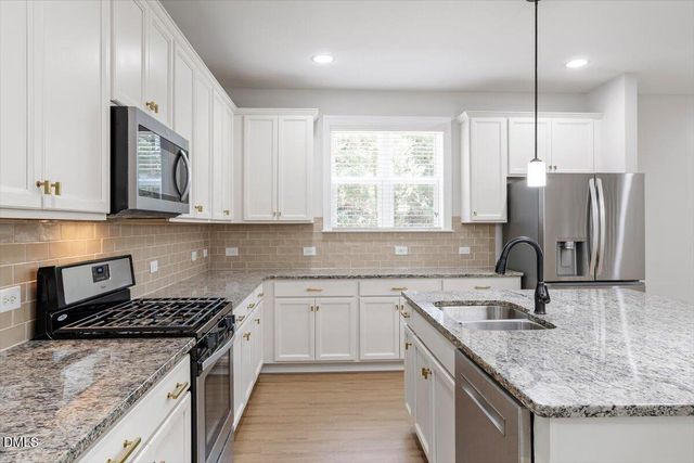 2104 Temple Hills Way, Fuquay Varina, NC 27526