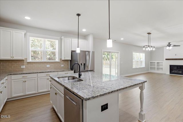 2104 Temple Hills Way, Fuquay Varina, NC 27526