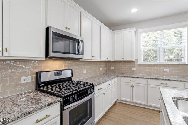 2104 Temple Hills Way, Fuquay Varina, NC 27526