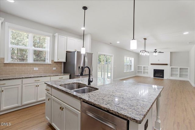 2104 Temple Hills Way, Fuquay Varina, NC 27526