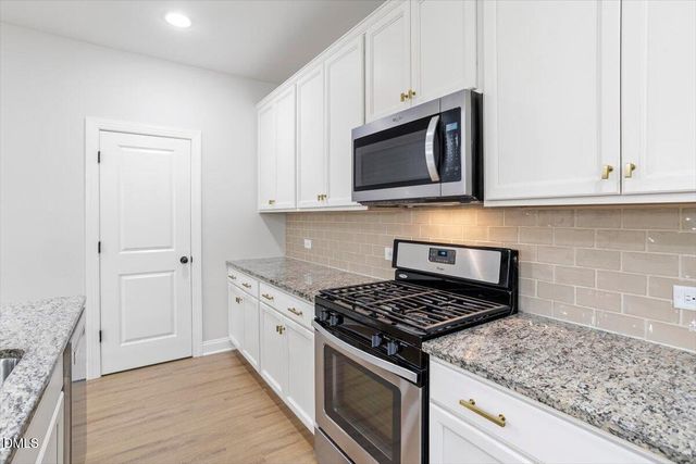 2104 Temple Hills Way, Fuquay Varina, NC 27526