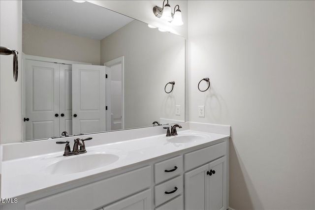 2104 Temple Hills Way, Fuquay Varina, NC 27526