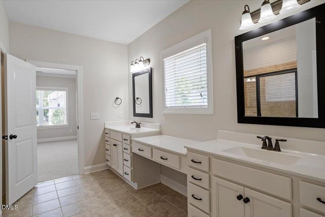 2104 Temple Hills Way, Fuquay Varina, NC 27526