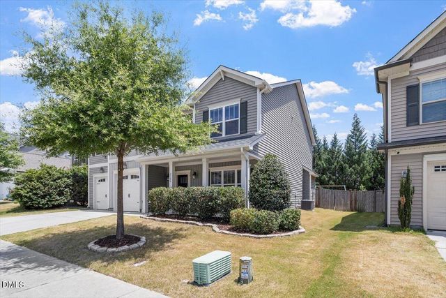 2104 Temple Hills Way, Fuquay Varina, NC 27526