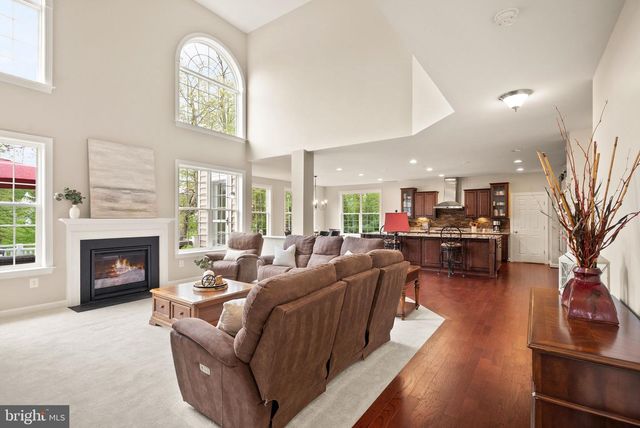 14 BRAEBURN CT, Round Hill, VA 20141