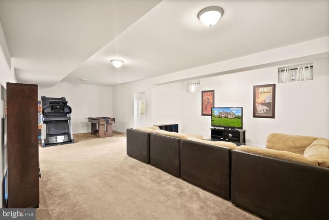 14 BRAEBURN CT, Round Hill, VA 20141
