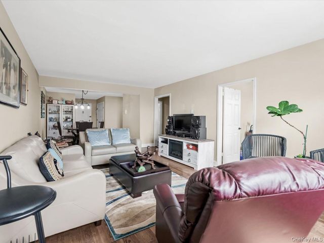 530 Dubois Avenue 2C, Valley Stream, NY 11581