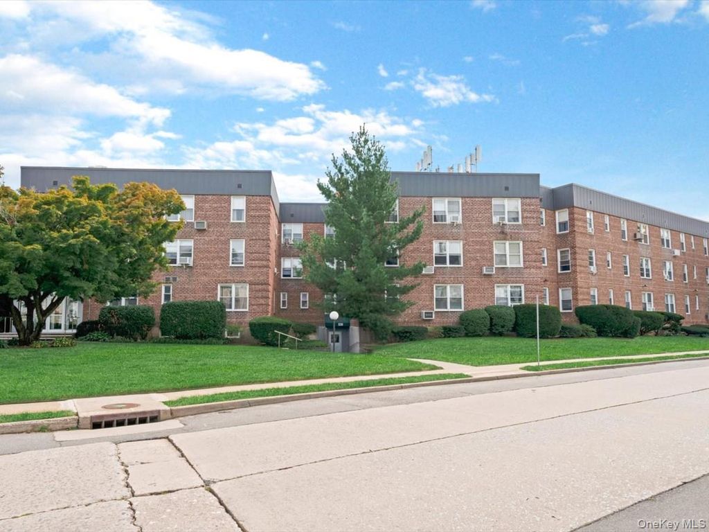 530 Dubois Avenue 2C, Valley Stream, NY 11581 — exterior