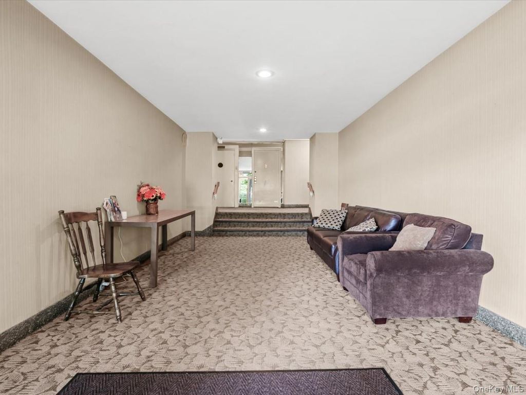 530 Dubois Avenue 2C, Valley Stream, NY 11581 — photo 3
