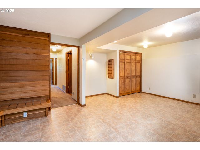 88154 TIKI Ln, Springfield, OR 97478