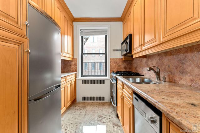25-40 31st Avenue 6E, Astoria, NY 11106