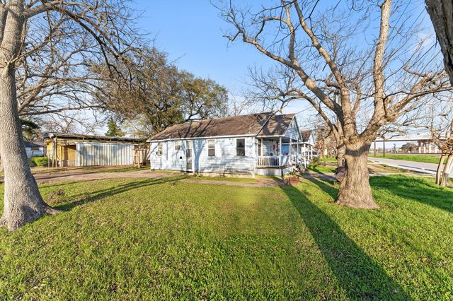 1605 Walnut Avenue, Rosenberg, TX 77471