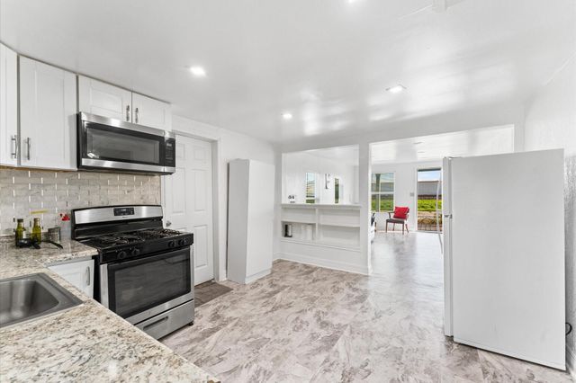 1605 Walnut Avenue, Rosenberg, TX 77471