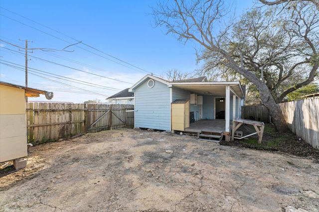 1605 Walnut Avenue, Rosenberg, TX 77471