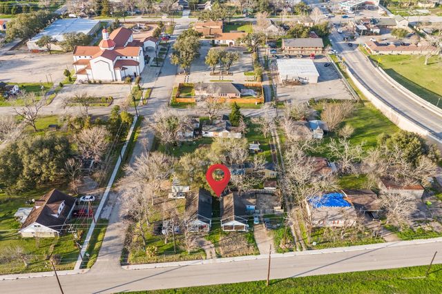 1605 Walnut Avenue, Rosenberg, TX 77471