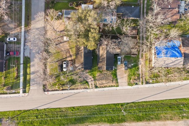 1605 Walnut Avenue, Rosenberg, TX 77471