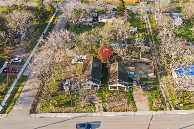 1605 Walnut Avenue, Rosenberg, TX 77471