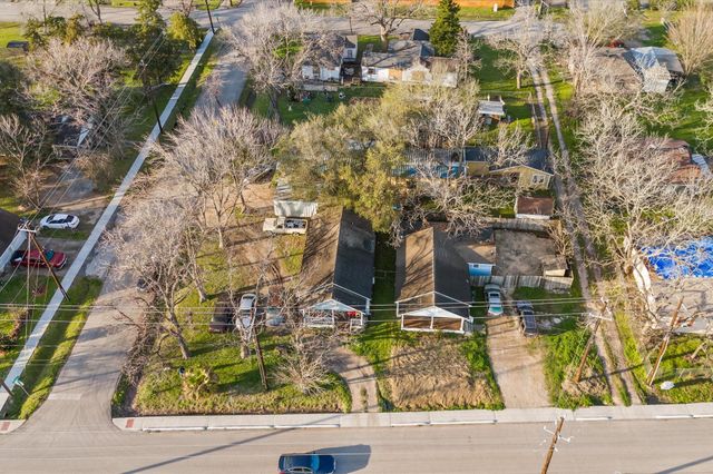 1605 Walnut Avenue, Rosenberg, TX 77471