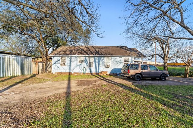 1605 Walnut Avenue, Rosenberg, TX 77471