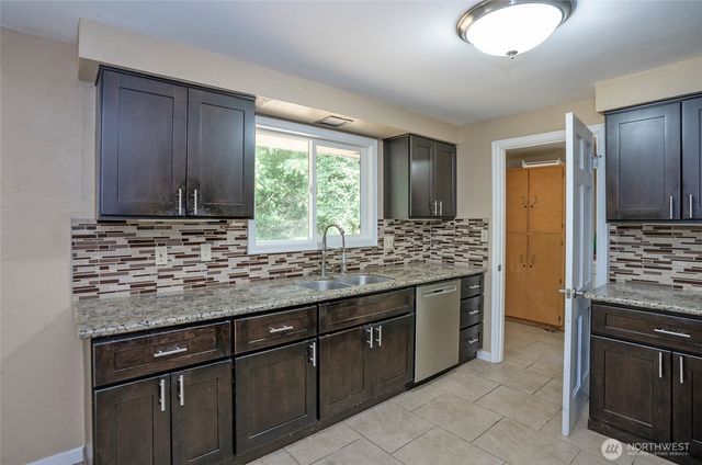 619 Cougar Street SE, Lacey, WA 98503