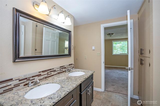 619 Cougar Street SE, Lacey, WA 98503