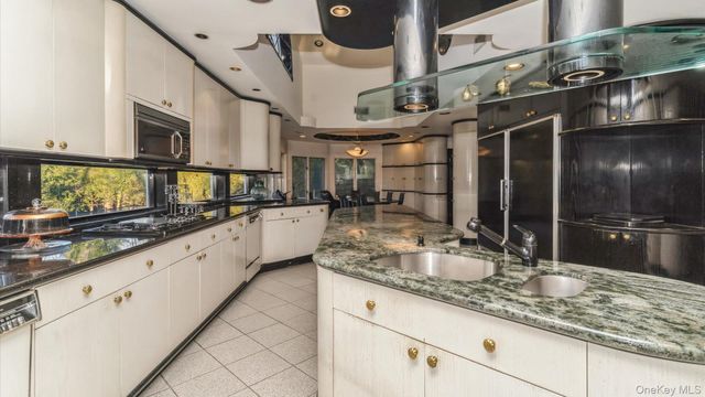 178 Wildacre Avenue, Lawrence, NY 11559