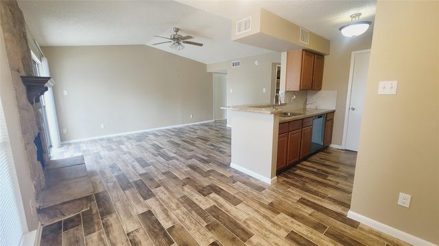 17331 Red Oak Drive 10, Houston, TX 77090