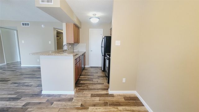 17331 Red Oak Drive 10, Houston, TX 77090