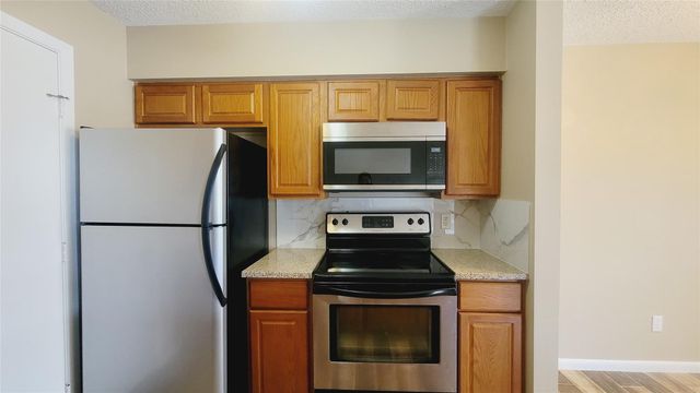 17331 Red Oak Drive 10, Houston, TX 77090