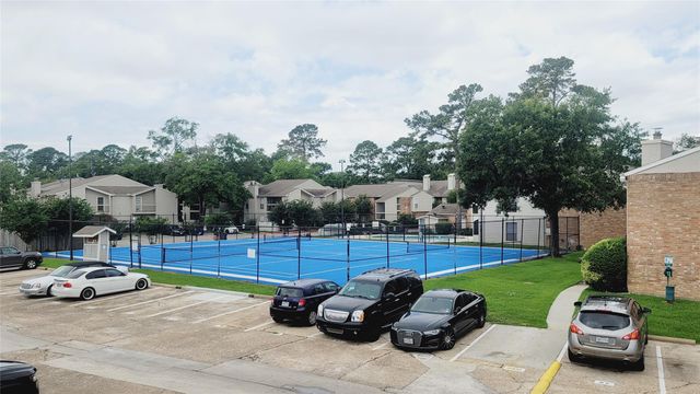 17331 Red Oak Drive 10, Houston, TX 77090