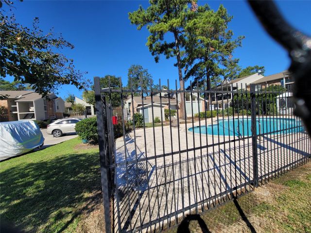 17331 Red Oak Drive 10, Houston, TX 77090