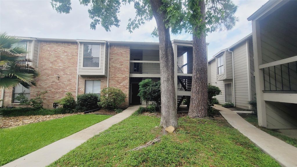 17331 Red Oak Drive 10, Houston, TX 77090