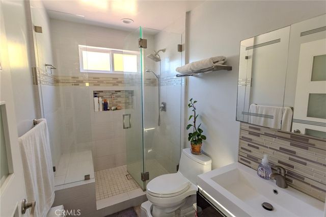 1724 Sombra Drive, Glendale, CA 91208
