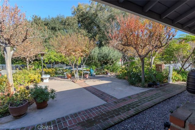 1724 Sombra Drive, Glendale, CA 91208