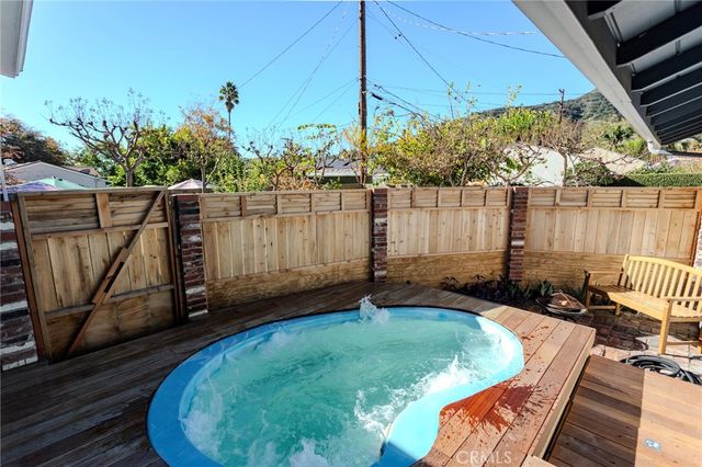 1724 Sombra Drive, Glendale, CA 91208