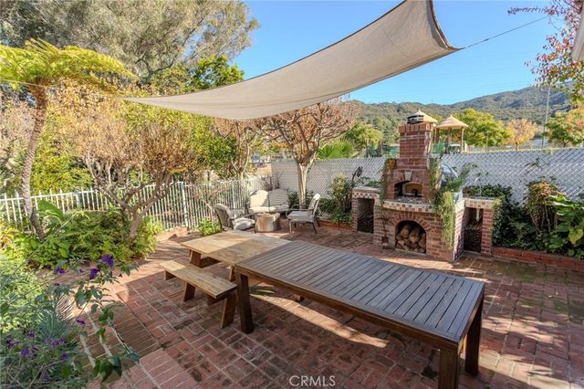 1724 Sombra Drive, Glendale, CA 91208