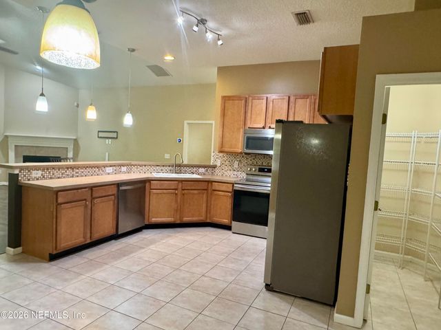 656 CHESTWOOD CHASE Drive, Orange Park, FL 32065
