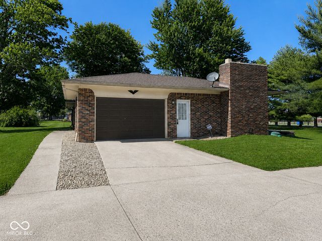 6 U Drive, Cloverdale, IN 46120