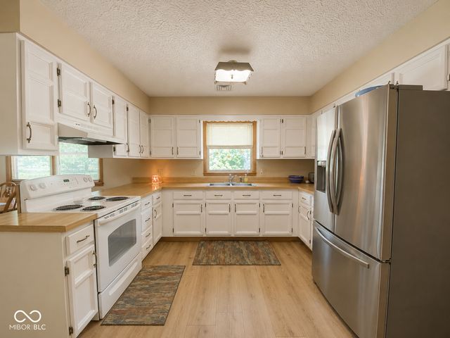 6 U Drive, Cloverdale, IN 46120