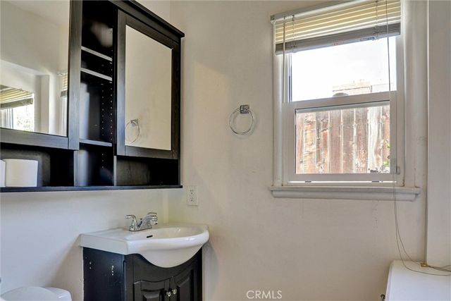 15123 Killion Street, Sherman Oaks, CA 91411