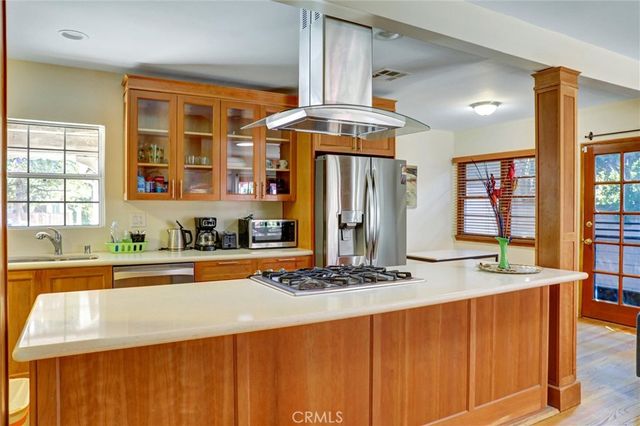 15123 Killion Street, Sherman Oaks, CA 91411