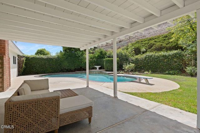 290 Columbia Road, Thousand Oaks, CA 91360