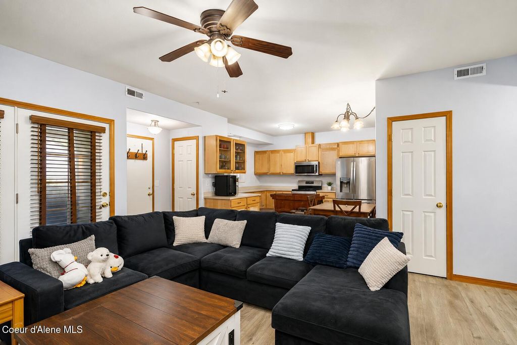 375 E Whispering Pines LN, UNIT 2, Coeur d'Alene, ID 83815 photo 4
